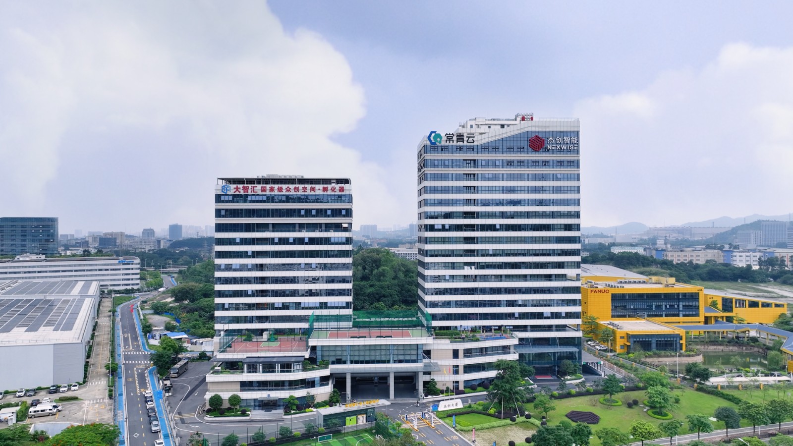 米兰电竞大厦（晴天）